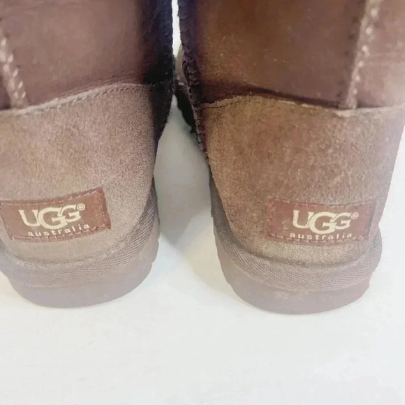 UGG Australia Bailey Button Tall Chocolate Brown Suede Boots 3 Buttons Size 5 US - Picture 5 of 11